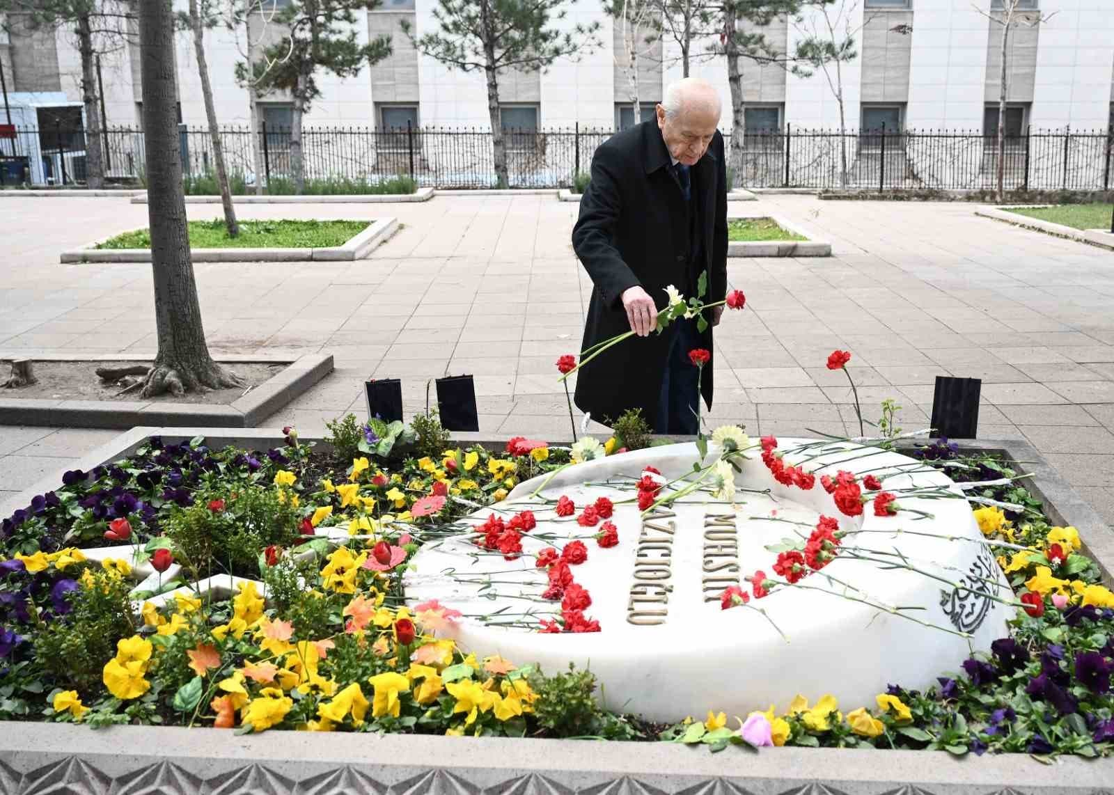 Bahçeli’den merhum Muhsin Yazıcıoğlu’nun kabrine ziyaret