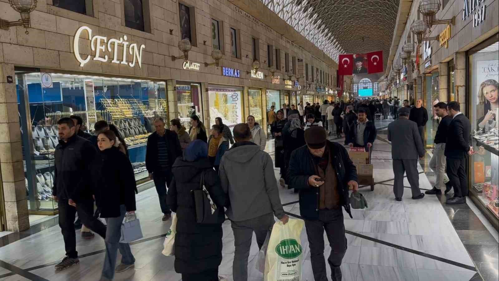 Altında bankalar ile canlı piyasadaki makas gramda 500 lirayı geçti