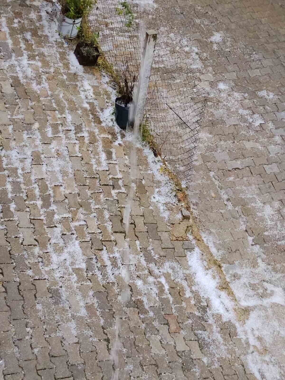 Köşk’te dolu yağışı etkili oldu, yollar beyaza büründü