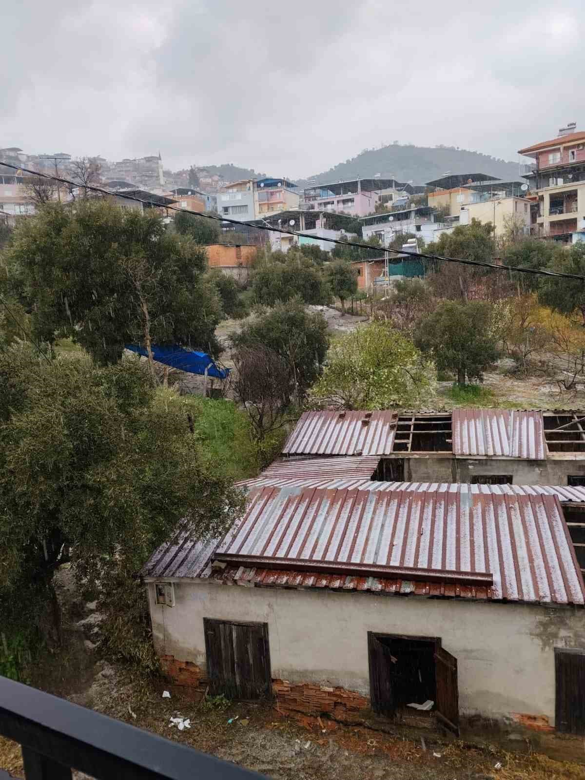 Köşk’te dolu yağışı etkili oldu, yollar beyaza büründü