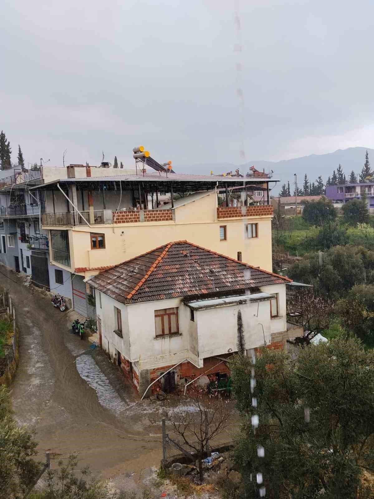Köşk’te dolu yağışı etkili oldu, yollar beyaza büründü