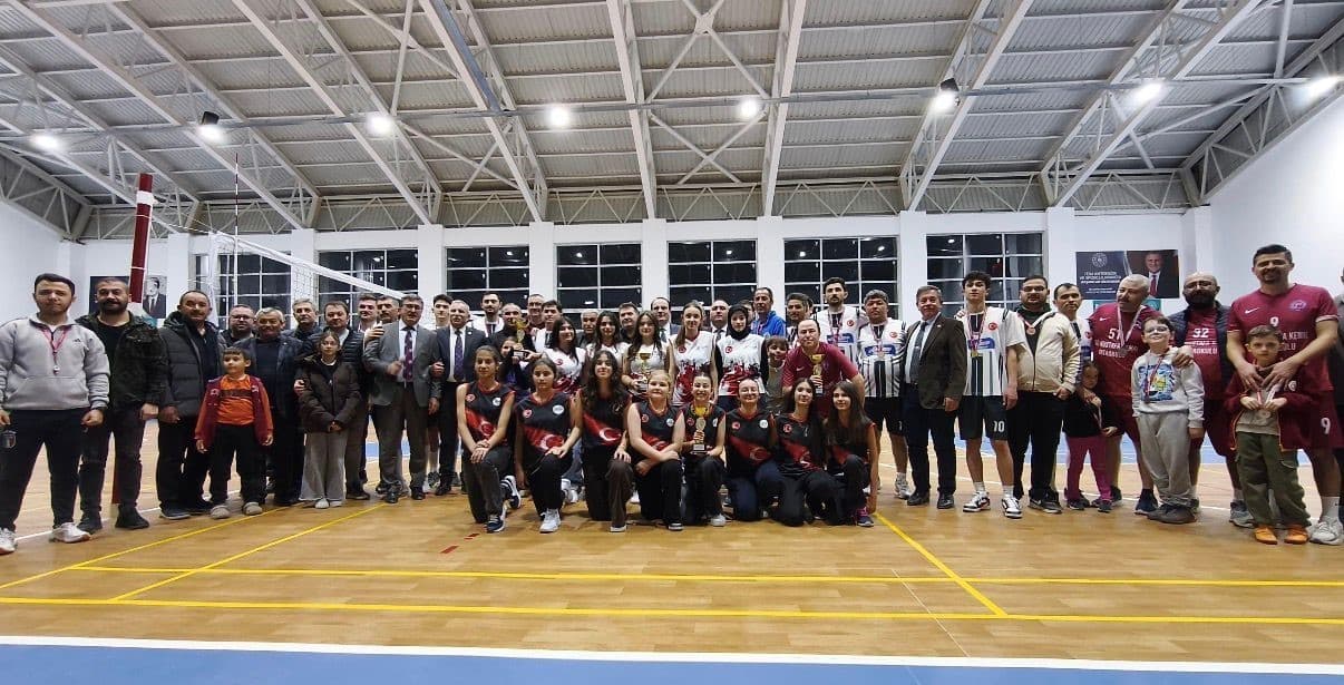 Kurumlar Arası Voleybol Turnuvası sona erdi