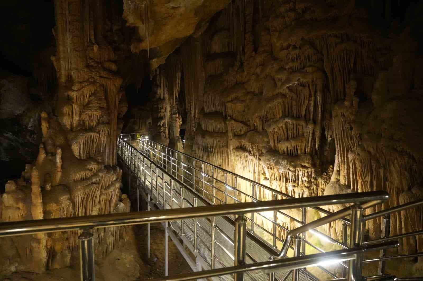 Gümüşhane’nin yer altı sarayı kapılarını ziyaretçilerine açtı