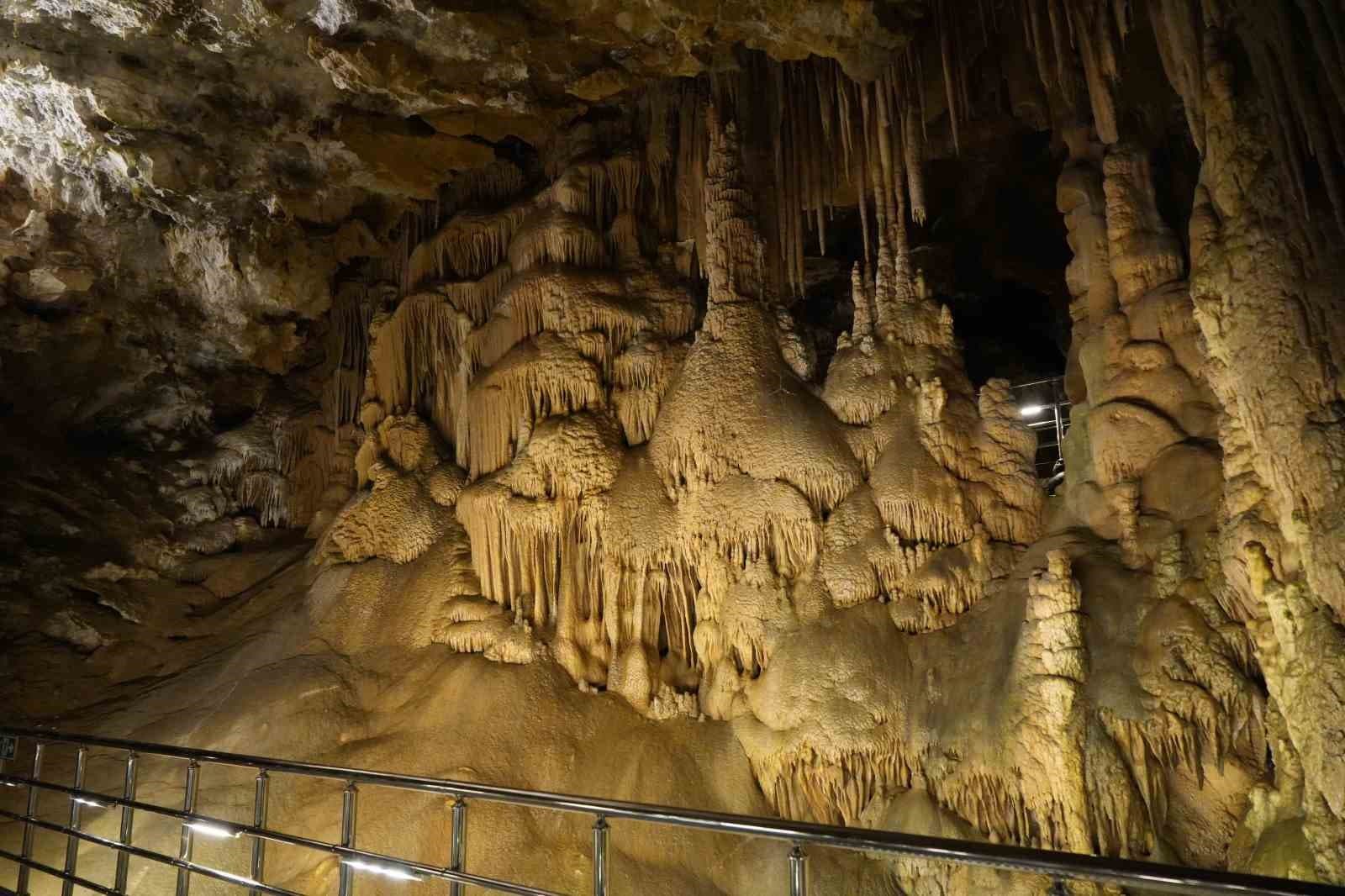 Gümüşhane’nin yer altı sarayı kapılarını ziyaretçilerine açtı