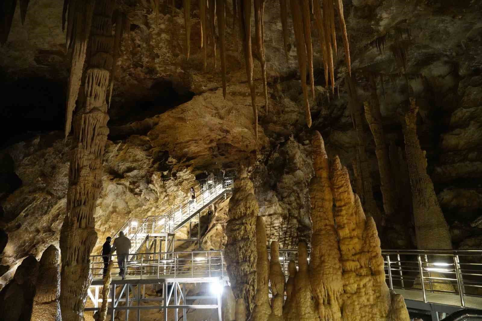 Gümüşhane’nin yer altı sarayı kapılarını ziyaretçilerine açtı