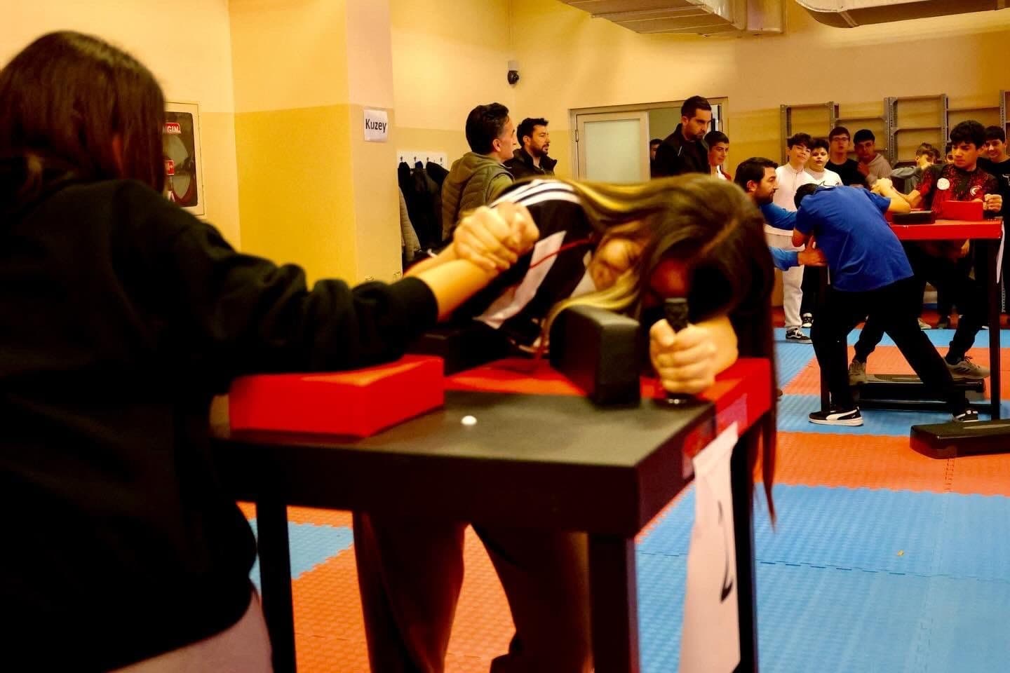 Bilecik’te Bilek Güreşi Yıldızlar İl Birinciliği tamamlandı