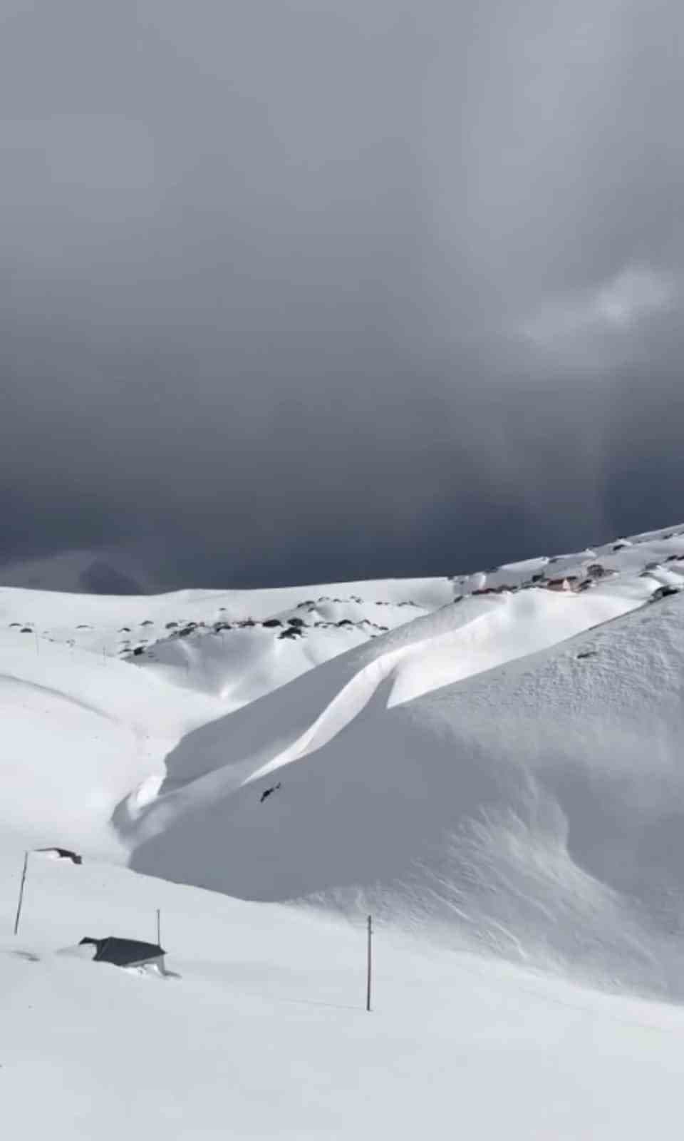 Bu kez çatıdan girdi