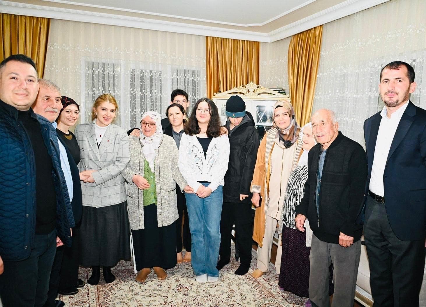 Milletvekili Ölmeztoprak gönüllere dokundu