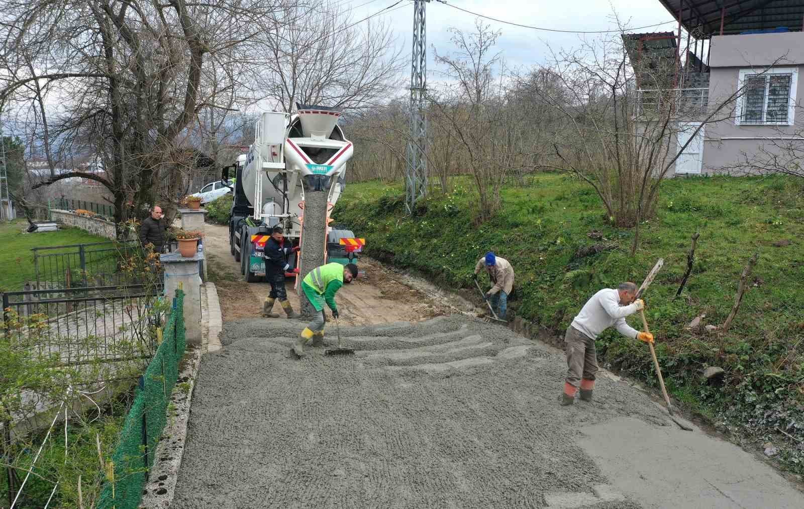 Ordu’da beton yol çalışmaları devam ediyor
