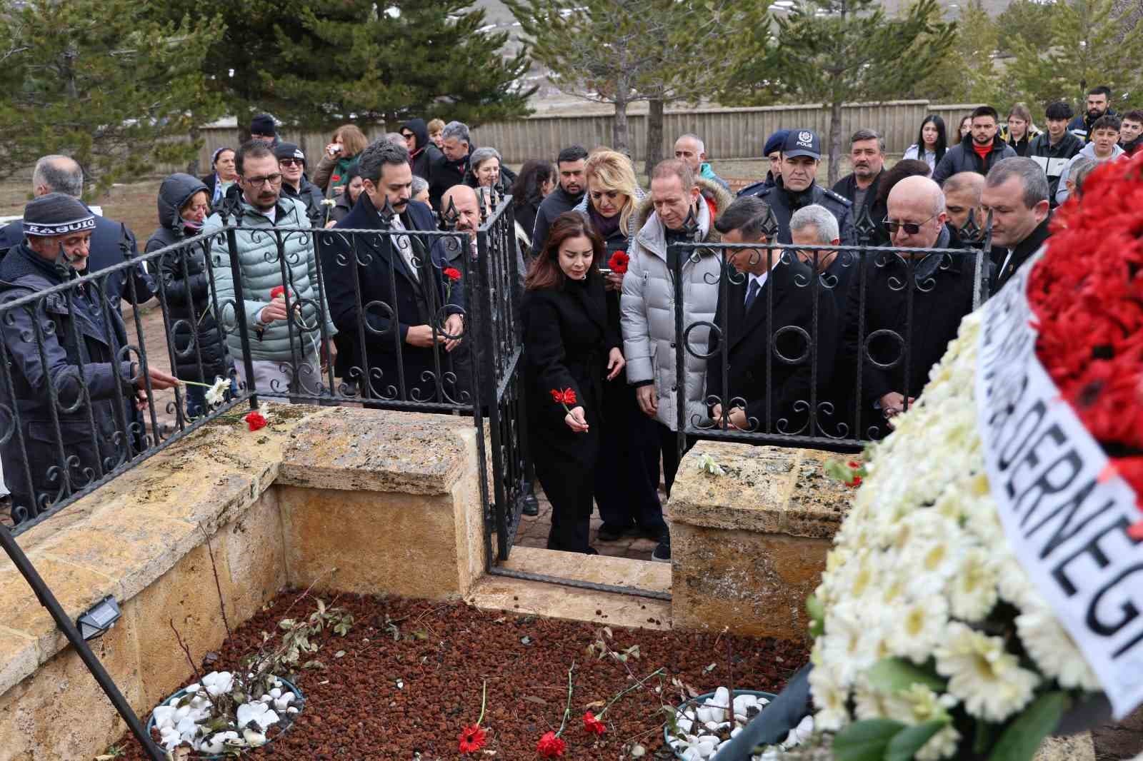 Aşık Veysel 53 yıl sonra da unutulmadı