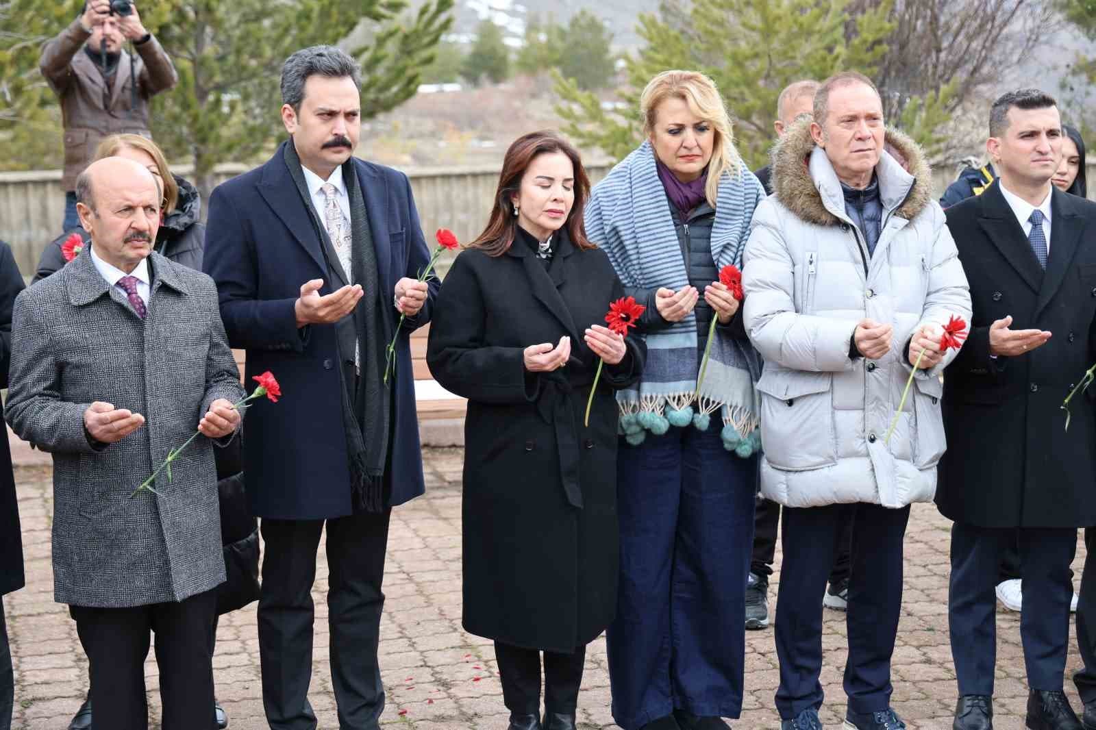 Aşık Veysel 53 yıl sonra da unutulmadı