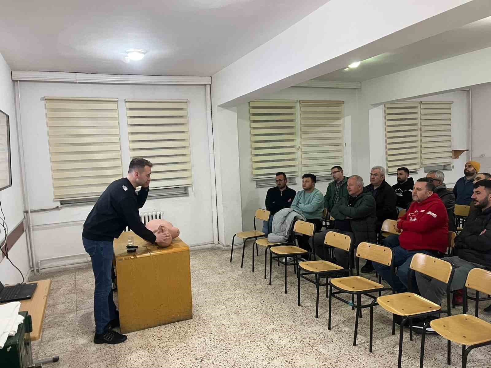 Gördes’te STK’lara yönelik ‘hayat kurtaran’ eğitimler başladı