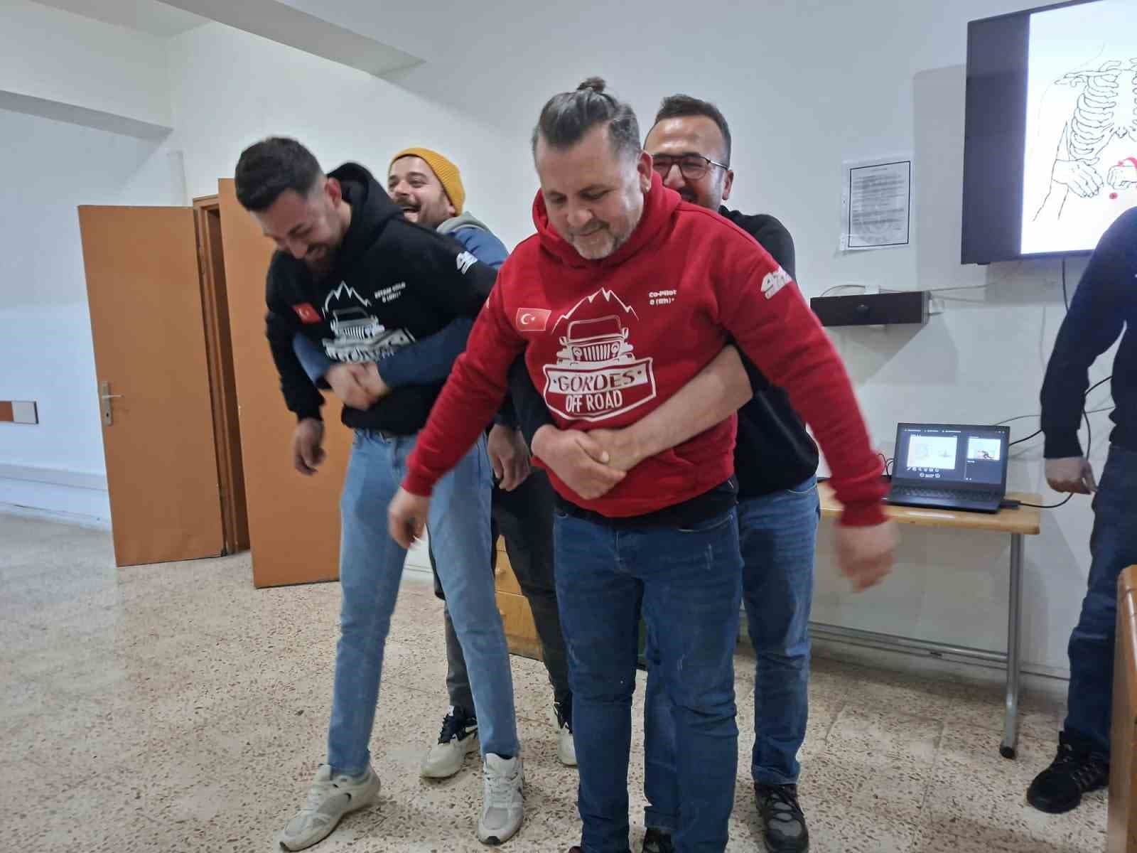 Gördes’te STK’lara yönelik ‘hayat kurtaran’ eğitimler başladı