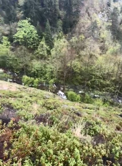 Artvin’de araç uçuruma yuvarlandı: 1 yaralı