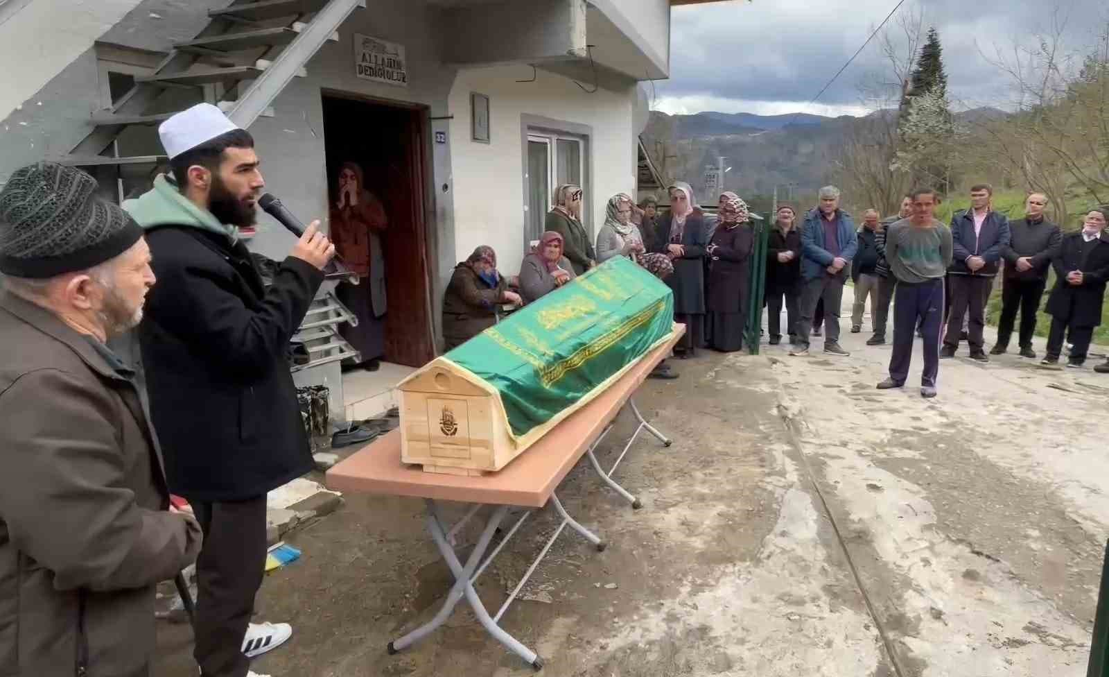 Zihinsel engelli anne ve 2 oğlu ortada kaldı