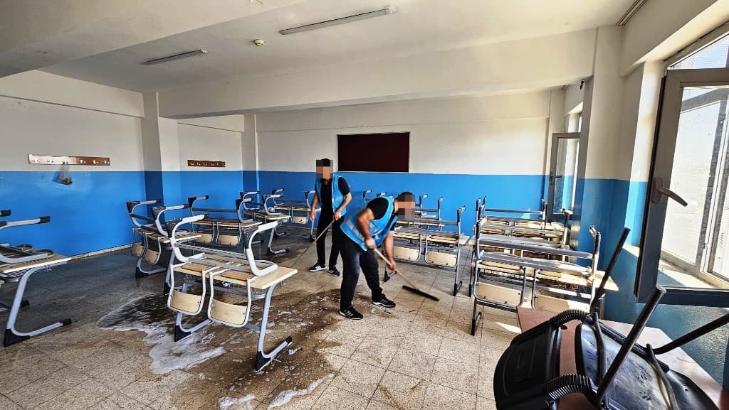 Cizre’de denetimli serbestlik yükümlüleri 16 ayda 212 okulu temizledi