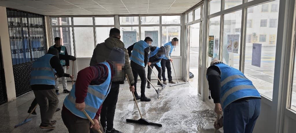 Cizre’de denetimli serbestlik yükümlüleri 16 ayda 212 okulu temizledi