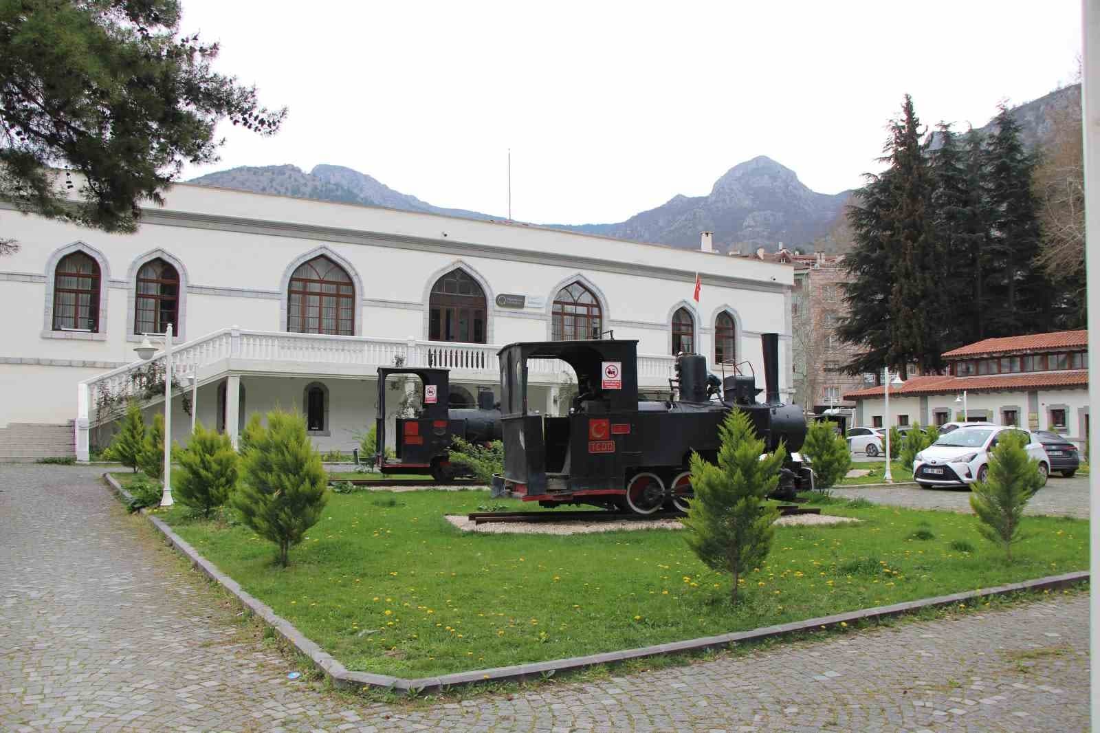 Vali Bakan açıkladı: Kılıçarslan binası kütüphaneye dönüştürülecek