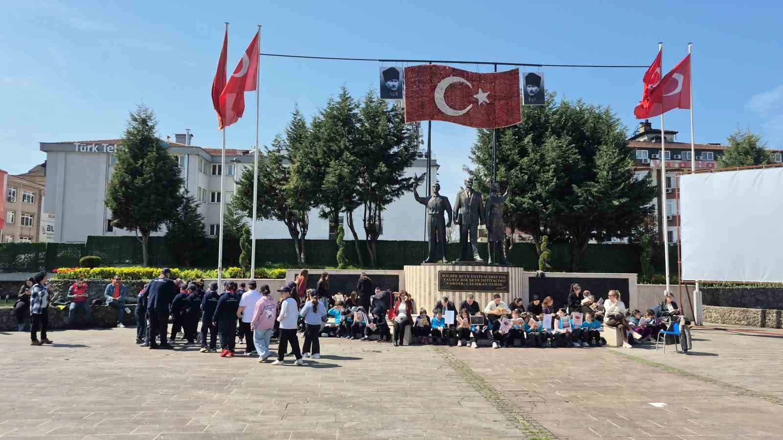 Dikkat dağıtan ortama rağmen dikkat çekmeyi başardılar