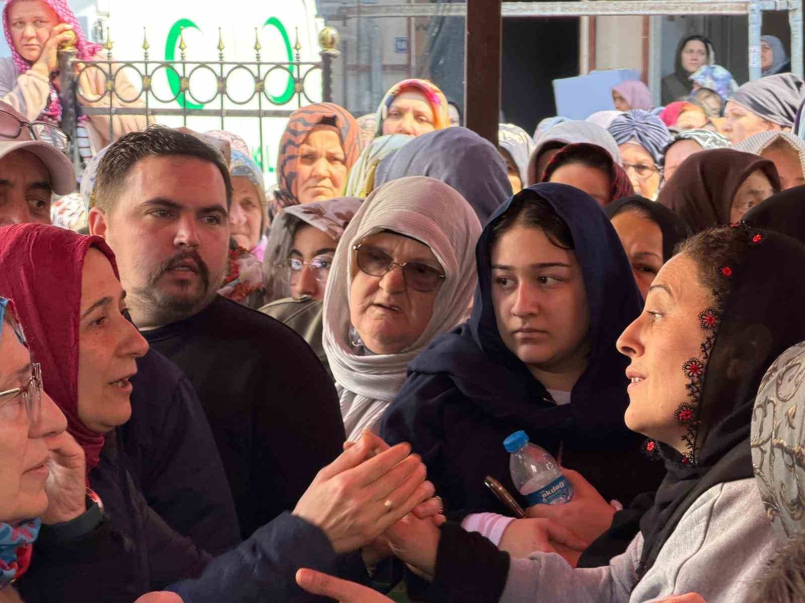 Taciz mağduru genç kız son yolculuğuna gözyaşları ile uğurlandı