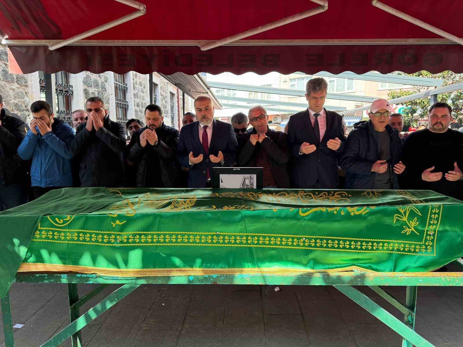 Taciz mağduru genç kız son yolculuğuna gözyaşları ile uğurlandı