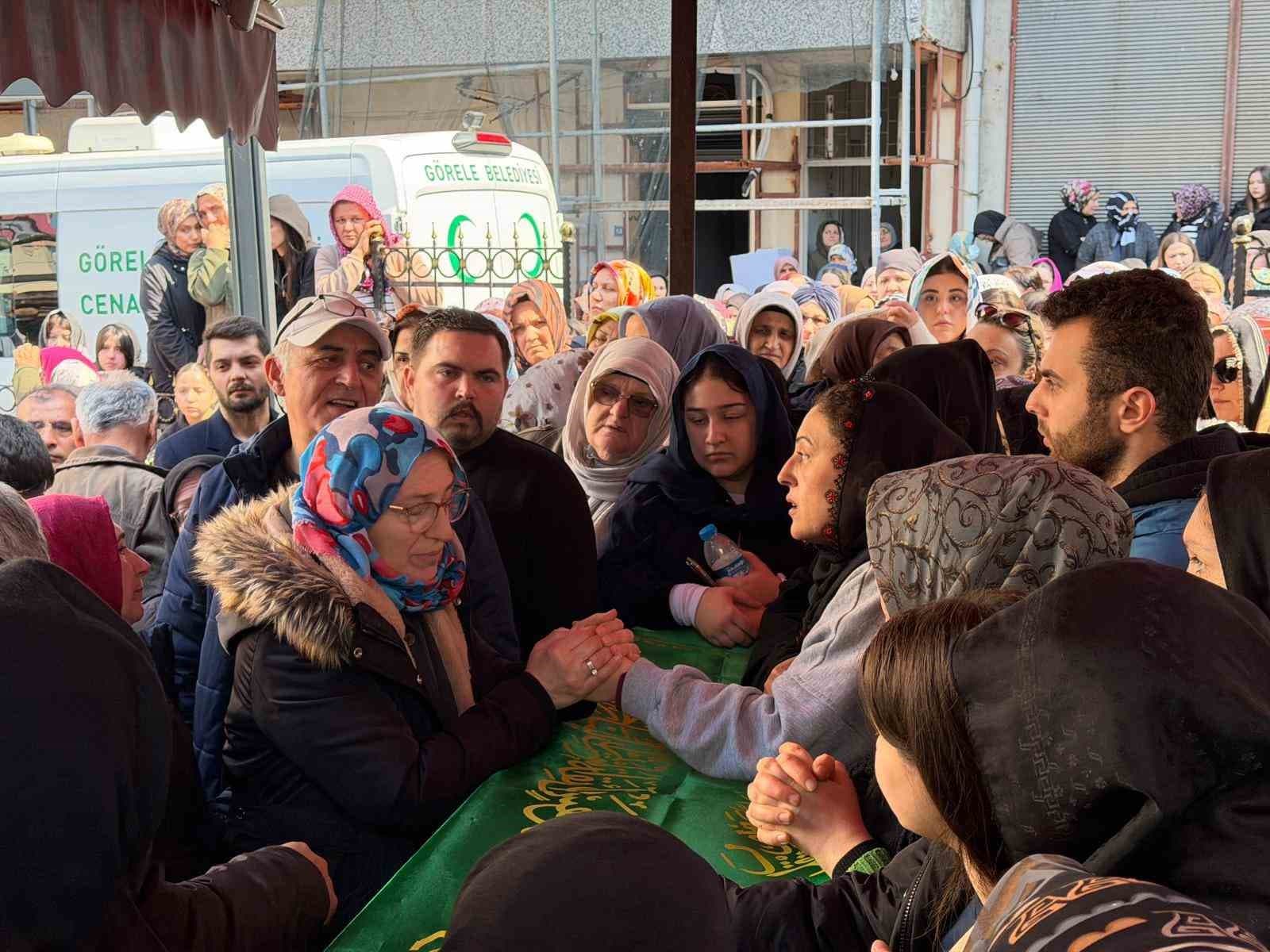 Taciz mağduru genç kız son yolculuğuna gözyaşları ile uğurlandı