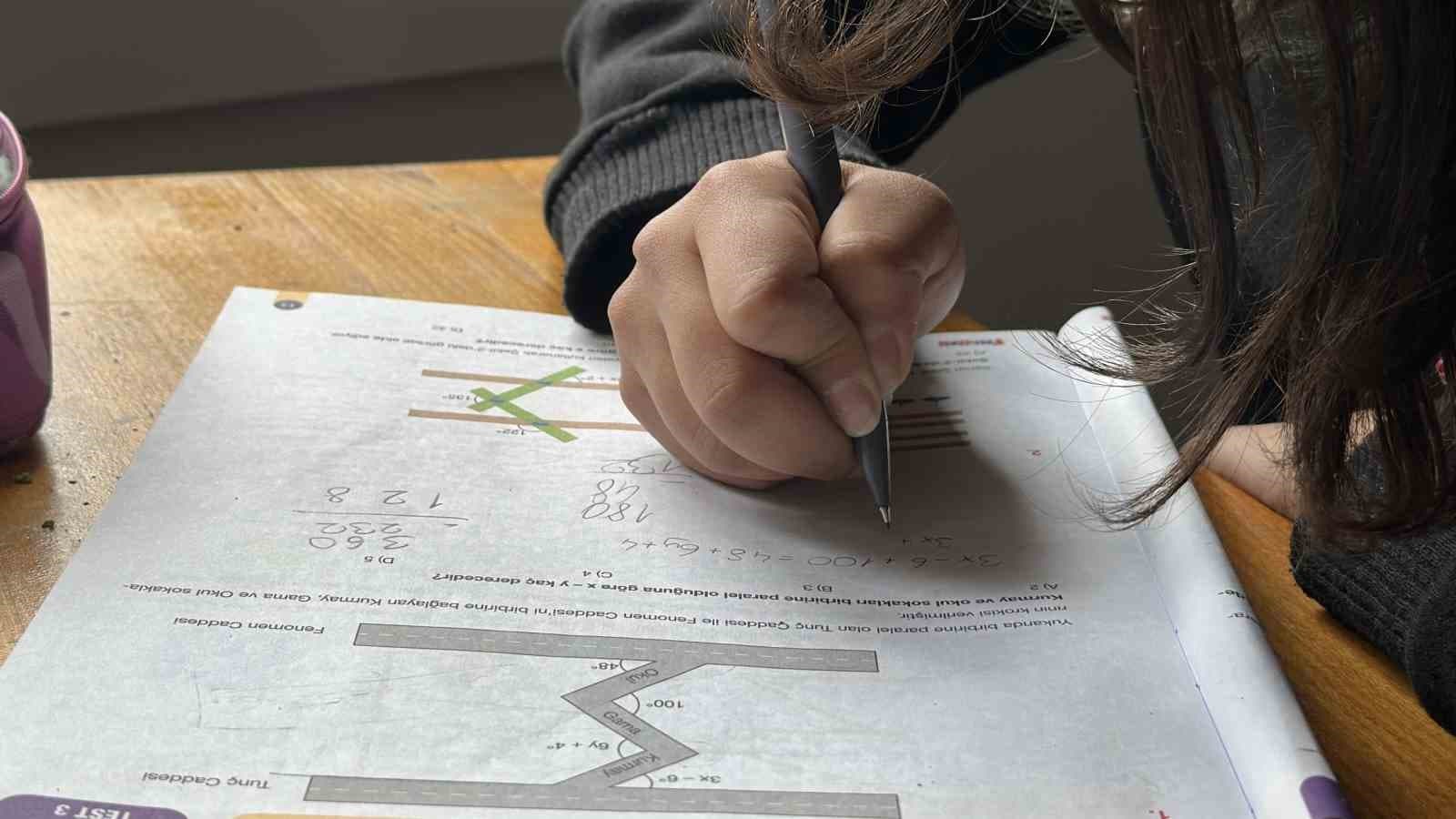 13 yaşındaki Defne Güler Amerikan Matematik Olimpiyatları’nda altın madalya kazandı