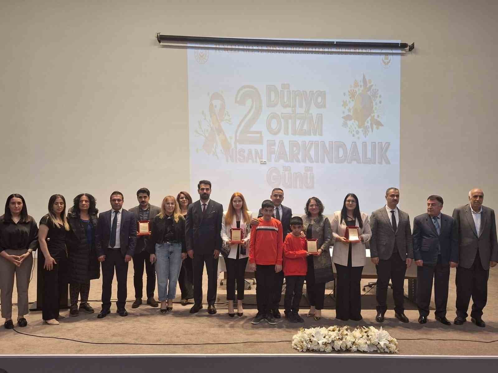 Tunceli’de otizm farkındalığı paneli düzenlendi