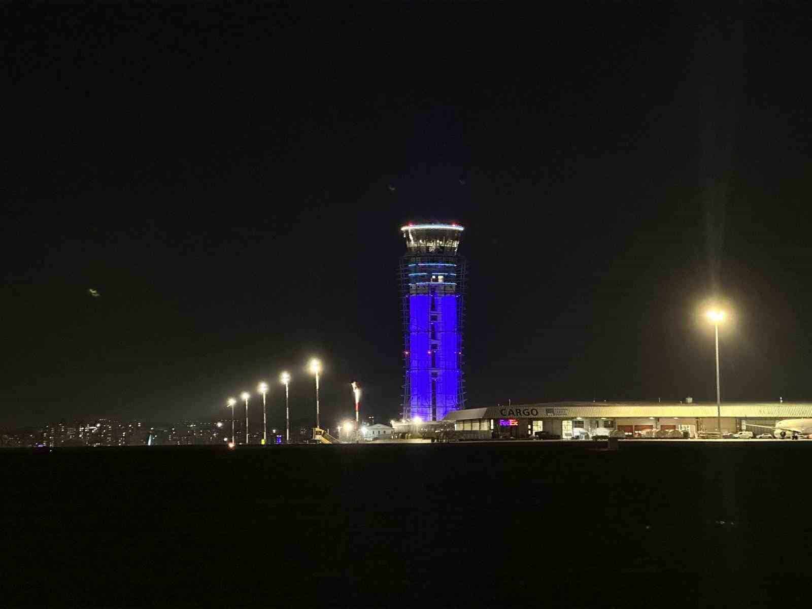 Otizm Farkındalık Günü’nde Sabiha Gökçen Havalimanı kulesi maviye büründü