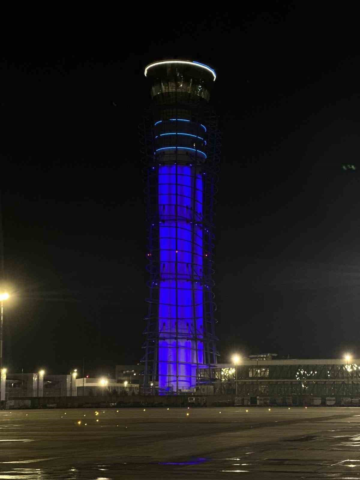 Otizm Farkındalık Günü’nde Sabiha Gökçen Havalimanı kulesi maviye büründü