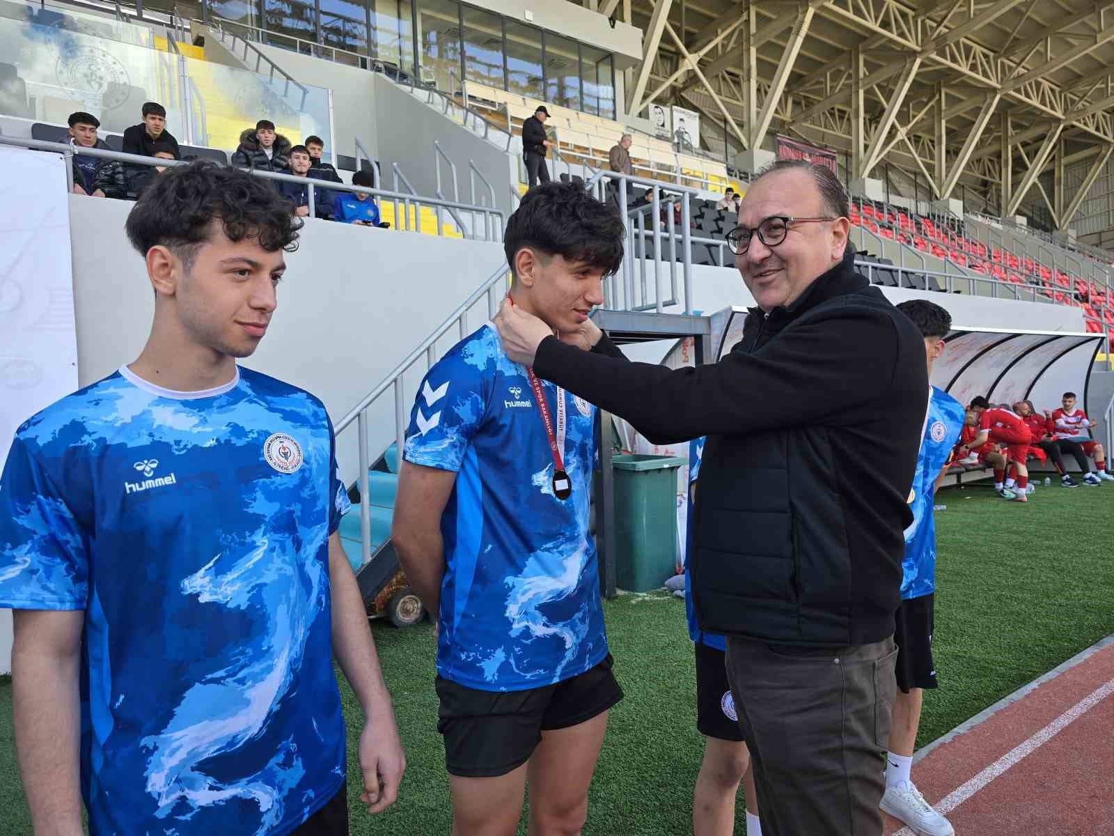 Yozgat’ta 288 sporcunun katıldığı Okul Sporları Futbol Müsabakaları tamamlandı