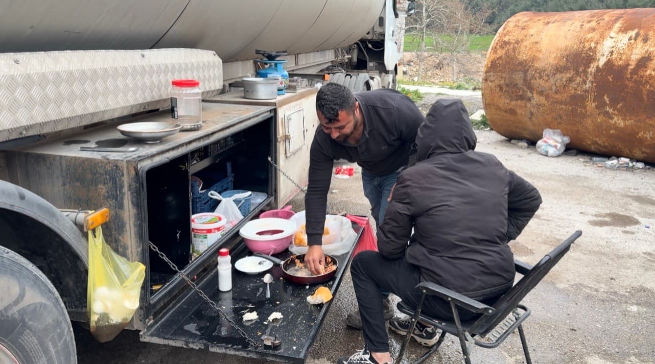 Osmaniye’de şoförlerin zorlu nöbeti: 12 gündür yükler boşaltılmadı
