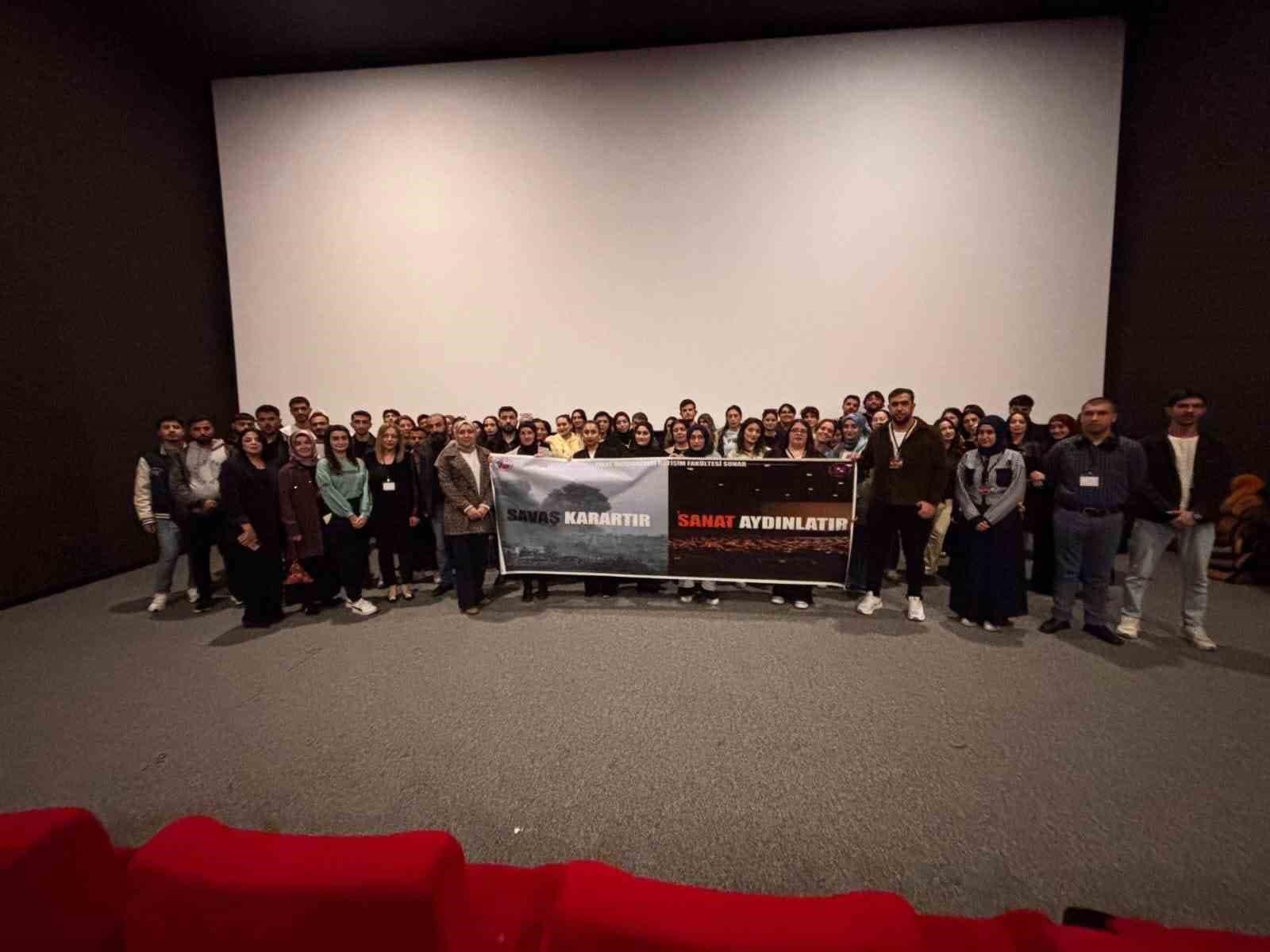 Üniversite öğrencilerinden barış temalı sosyal sorumluluk projesi