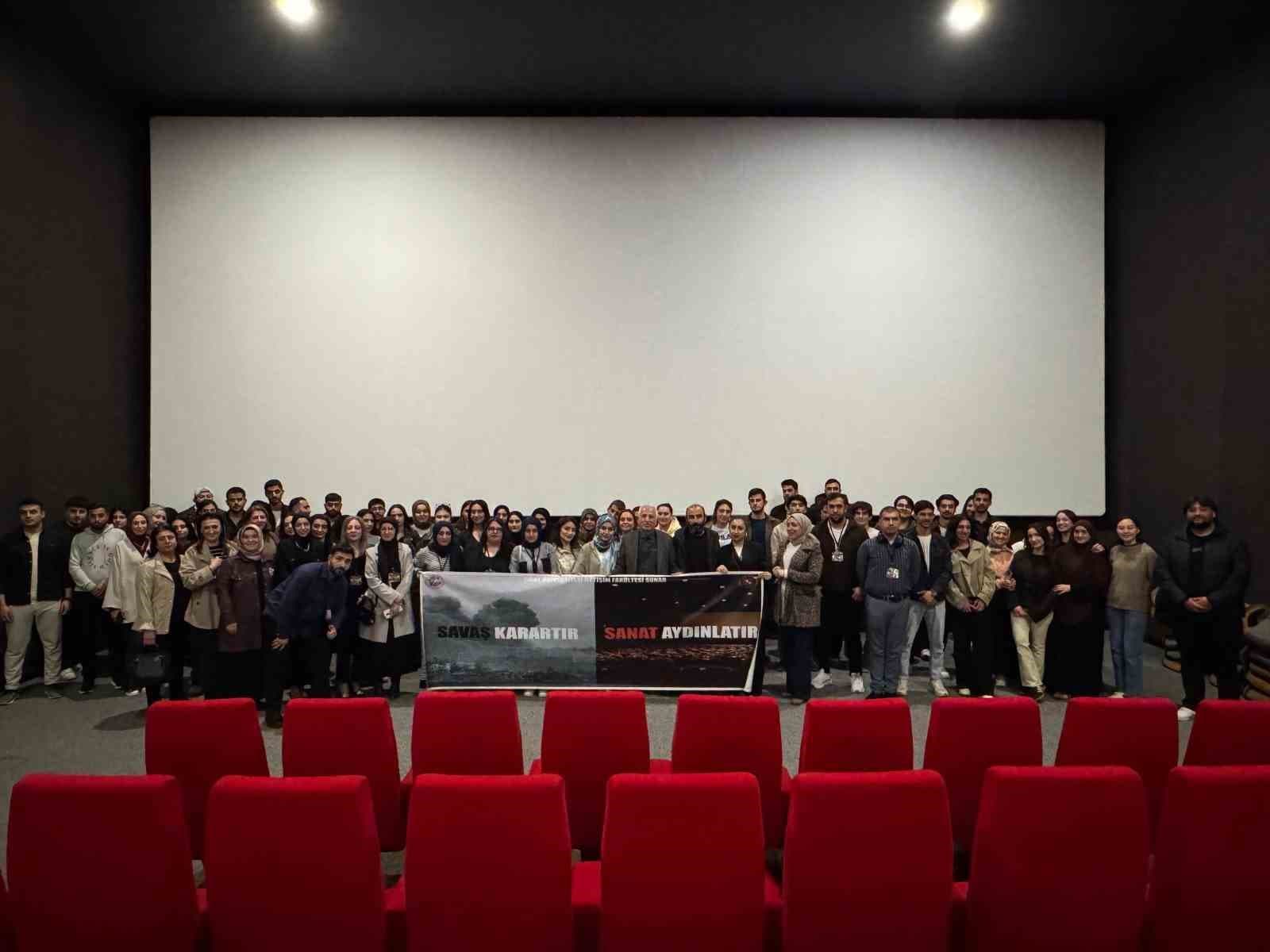 Üniversite öğrencilerinden barış temalı sosyal sorumluluk projesi