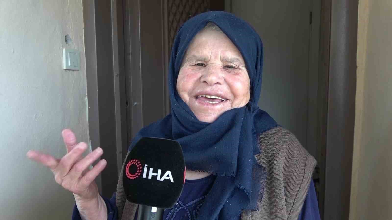 Leyleklere ‘Saygılı’ köy: Bütün elektrik direkleri yuva oldu, leylekler için tedbir alındı