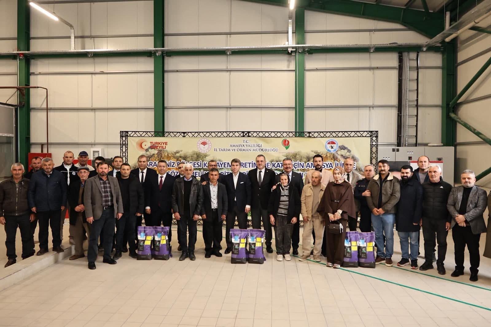 Amasya’da çiftçilere 16 bin kilo yonca tohumu desteği