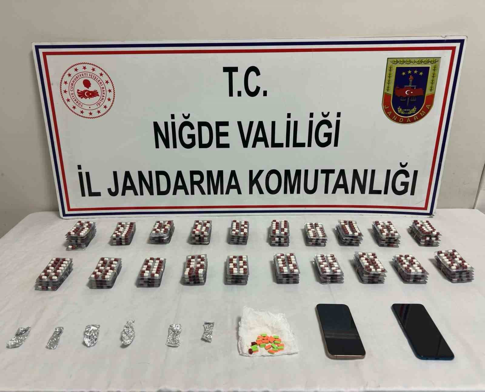 Uyuşturucu operasyonunda çok sayıda sentetik hap ele geçirildi