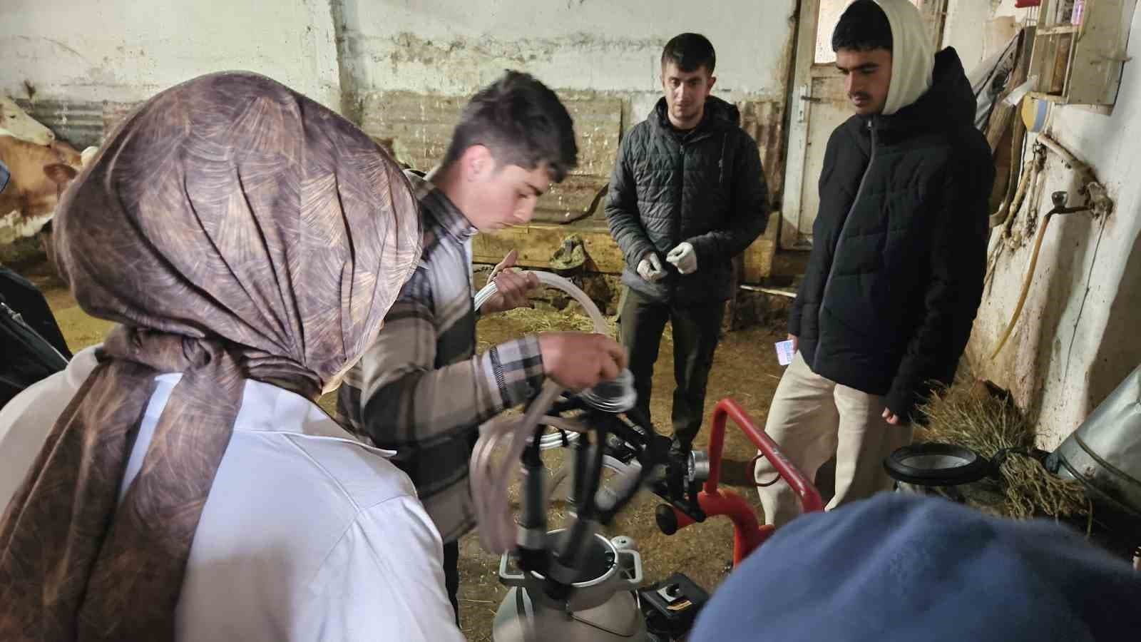 Özalp’te çiftçilere yönelik eğitim seferberliği başlatıldı