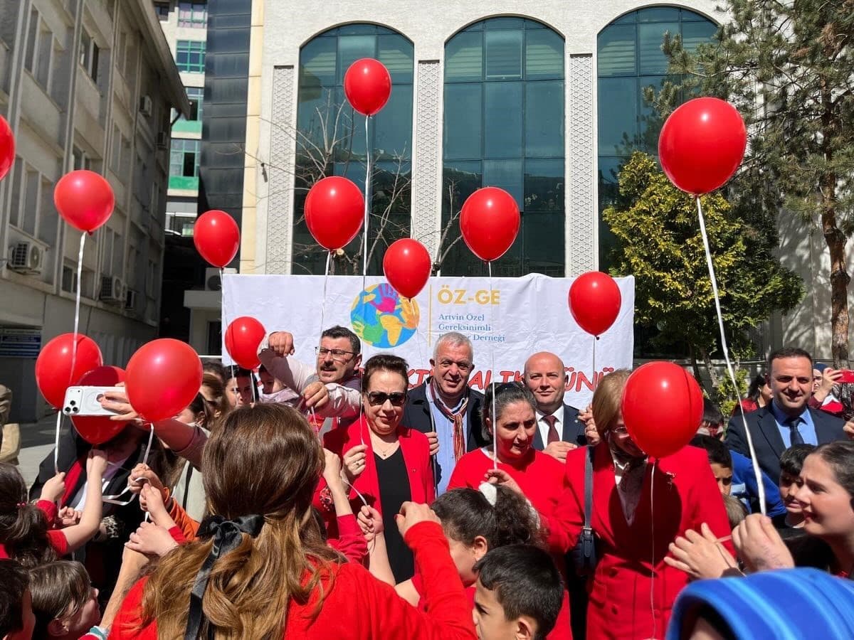 Artvin’de Otizm Farkındalık Yürüyüşü düzenlendi