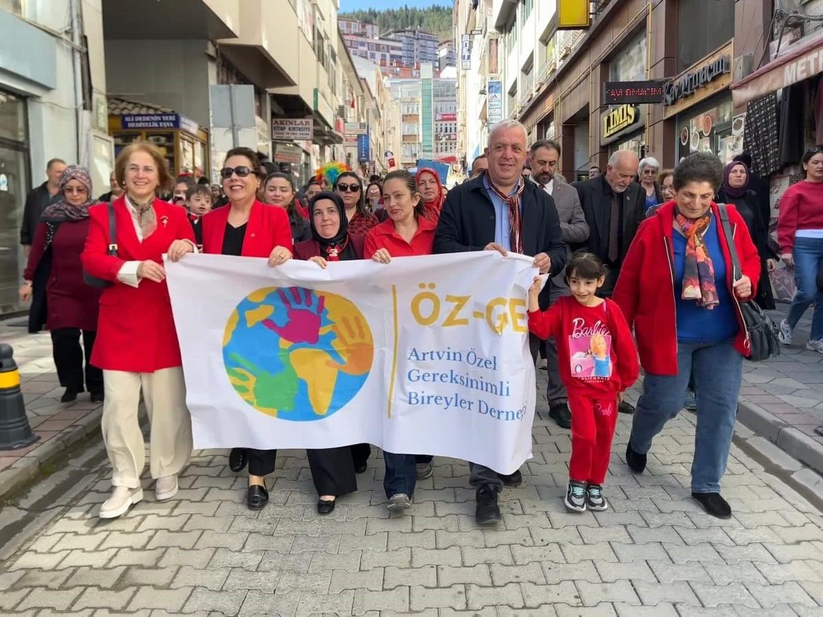Artvin’de Otizm Farkındalık Yürüyüşü düzenlendi