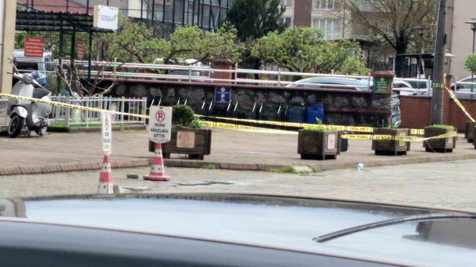 Çevre Şehircilik Müdürlüğü önünde bomba paniği