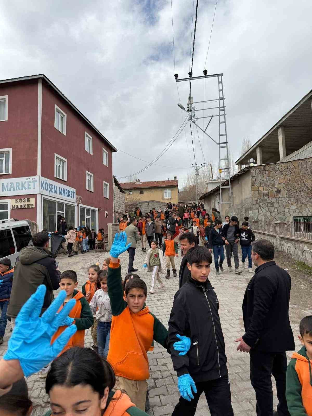 Dedeli’de örnek temizlik seferberliği: Gelecek nesillerle el ele