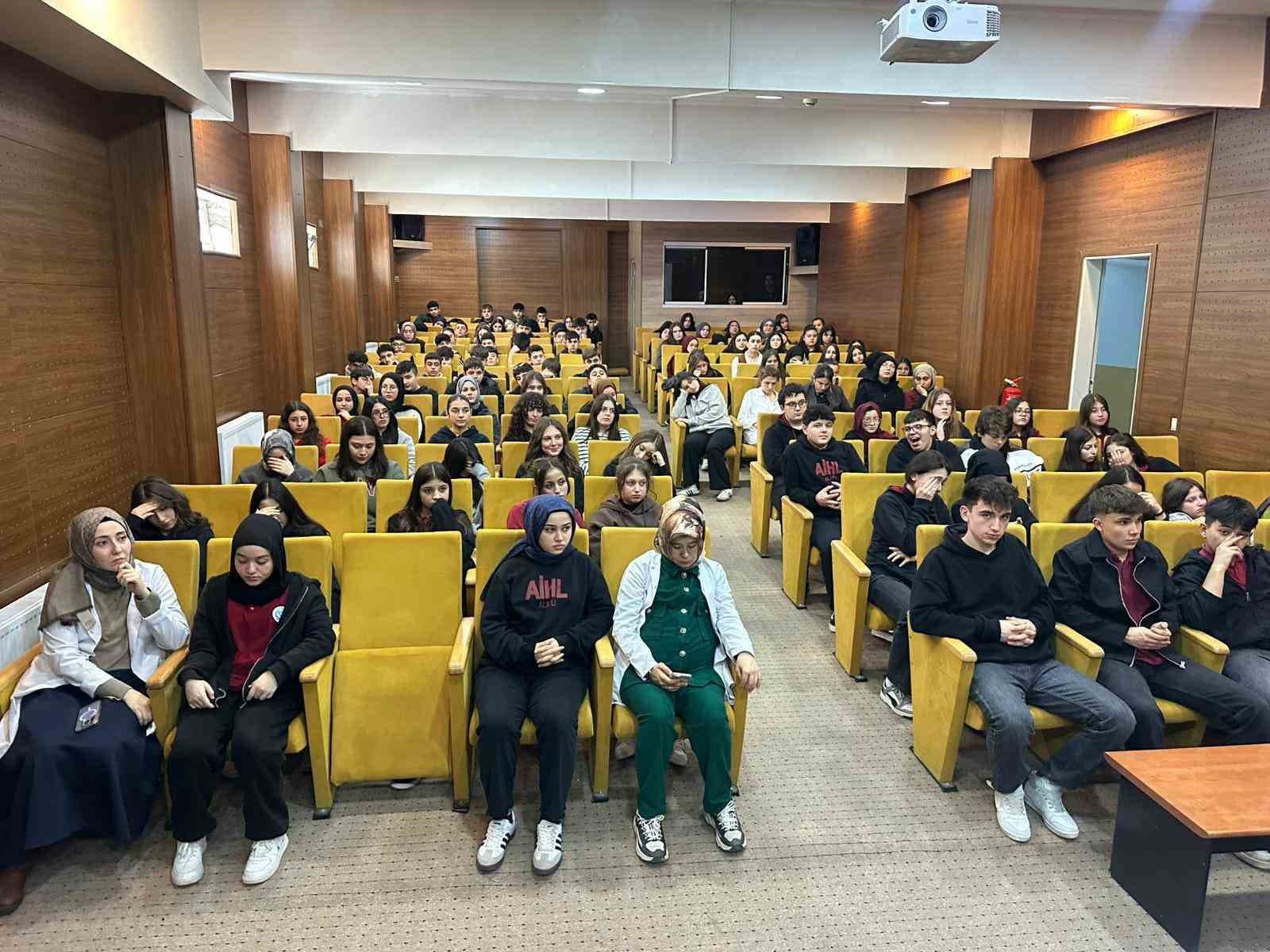 Alaplı’da gazeteciler öğrencilerle buluştu