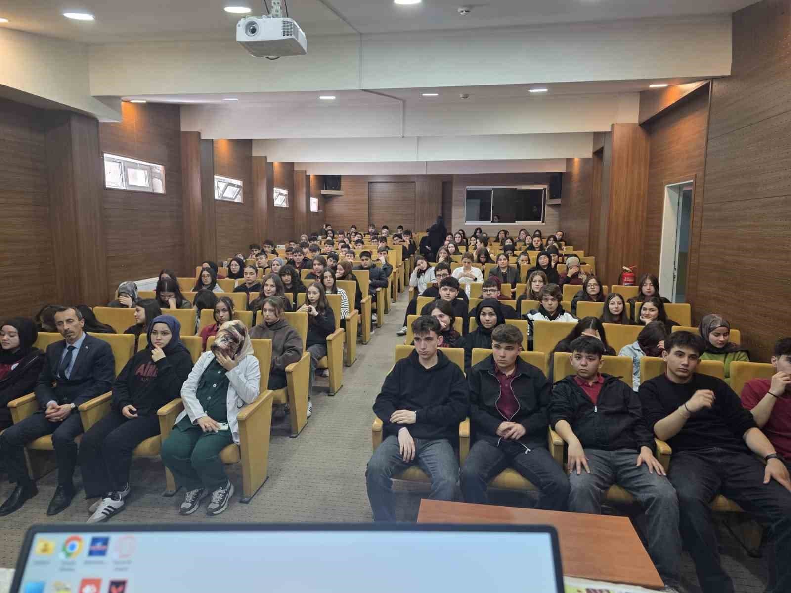 Alaplı’da gazeteciler öğrencilerle buluştu