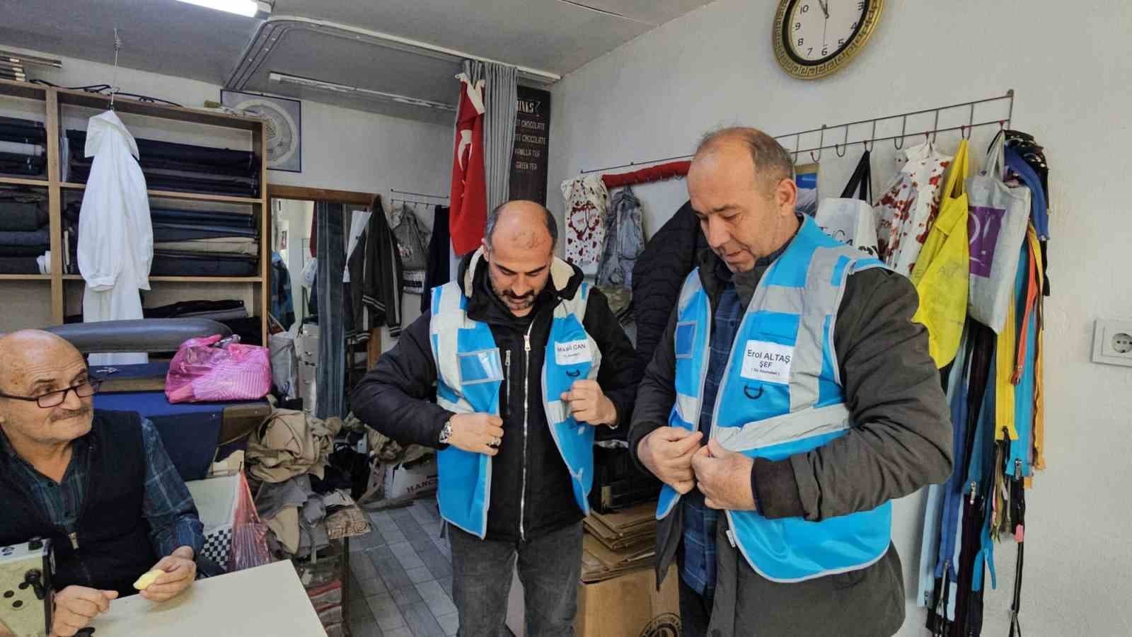 Yarım asrı aşan bir tutku: Adilcevazlı terzinin iğneyle dokuduğu hayat