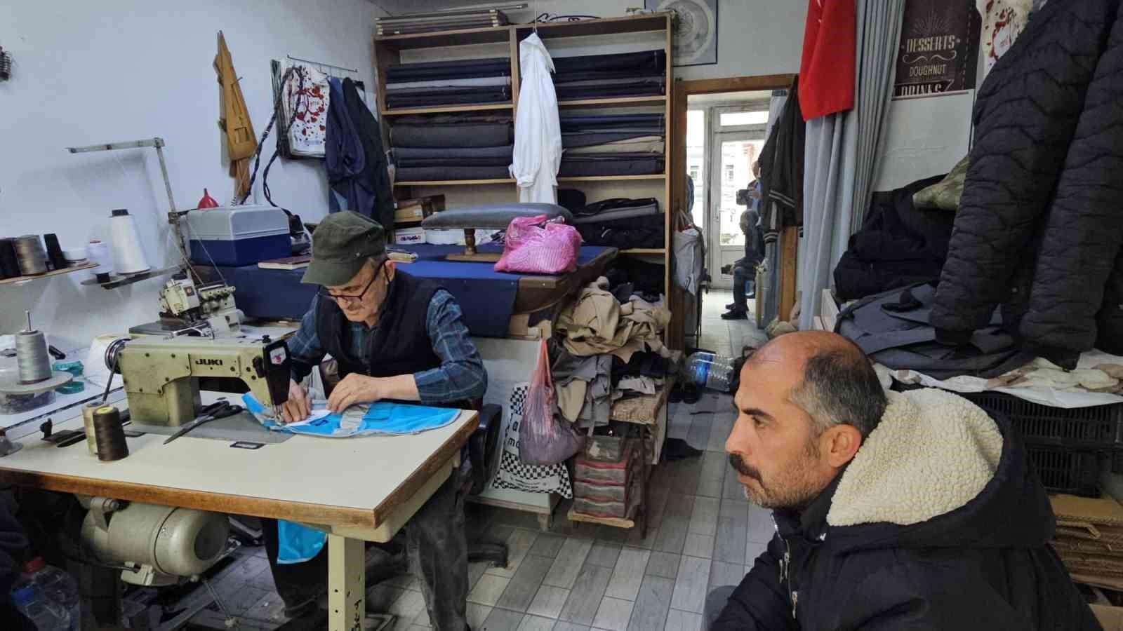 Yarım asrı aşan bir tutku: Adilcevazlı terzinin iğneyle dokuduğu hayat