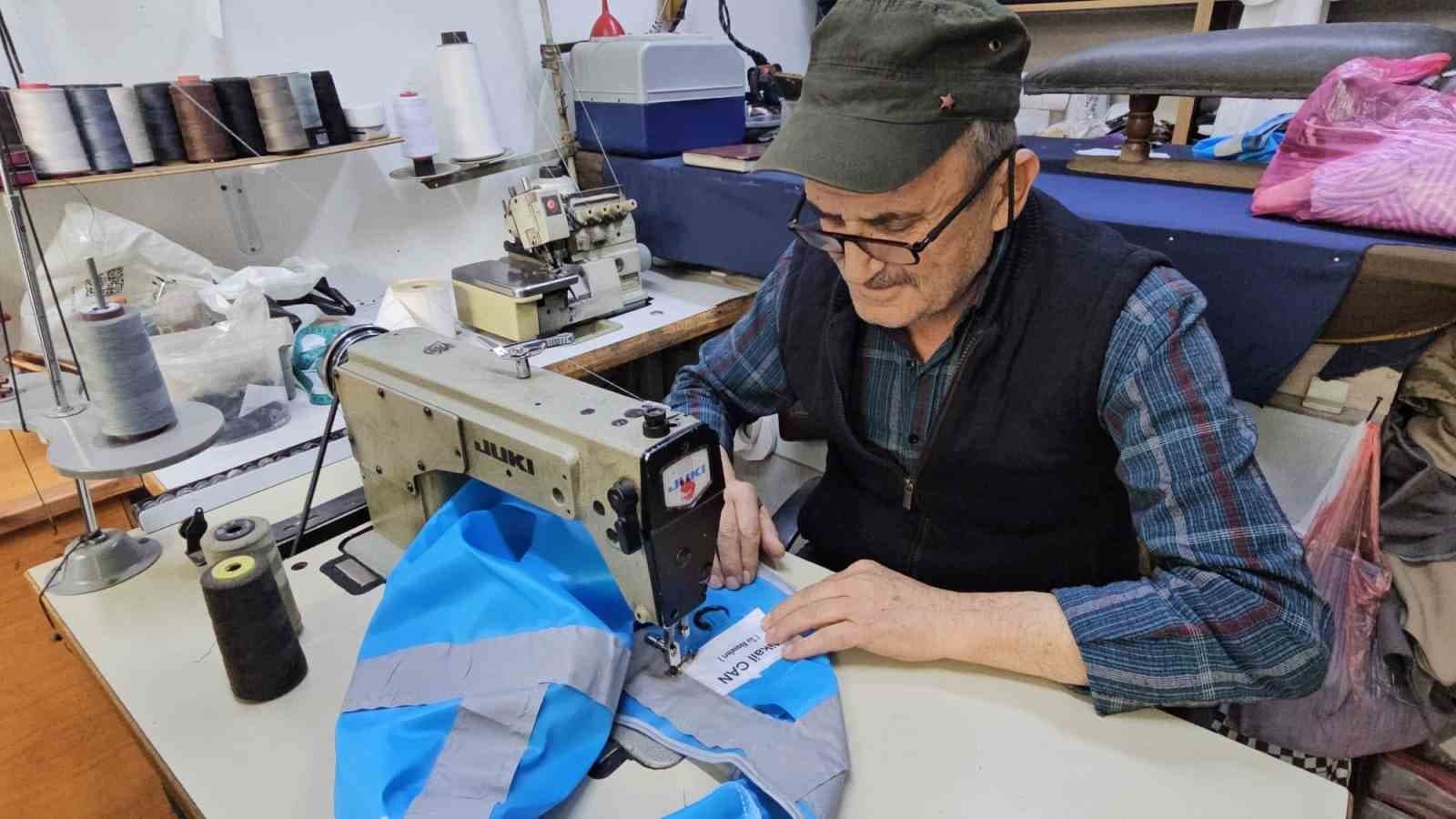 Yarım asrı aşan bir tutku: Adilcevazlı terzinin iğneyle dokuduğu hayat