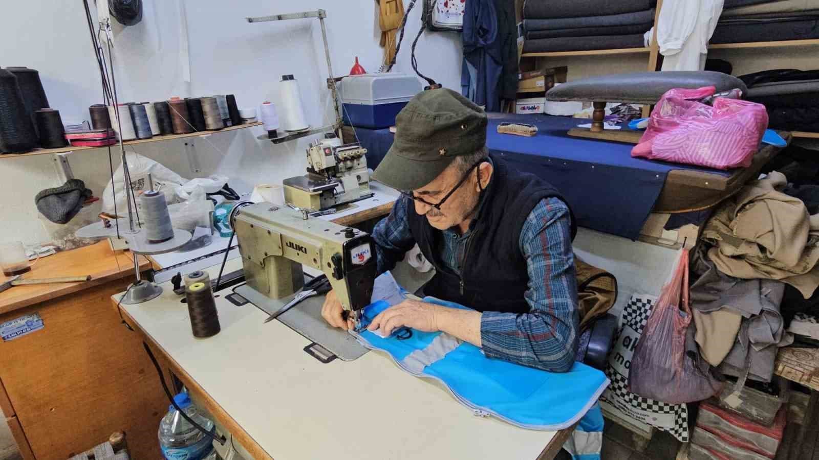 Yarım asrı aşan bir tutku: Adilcevazlı terzinin iğneyle dokuduğu hayat