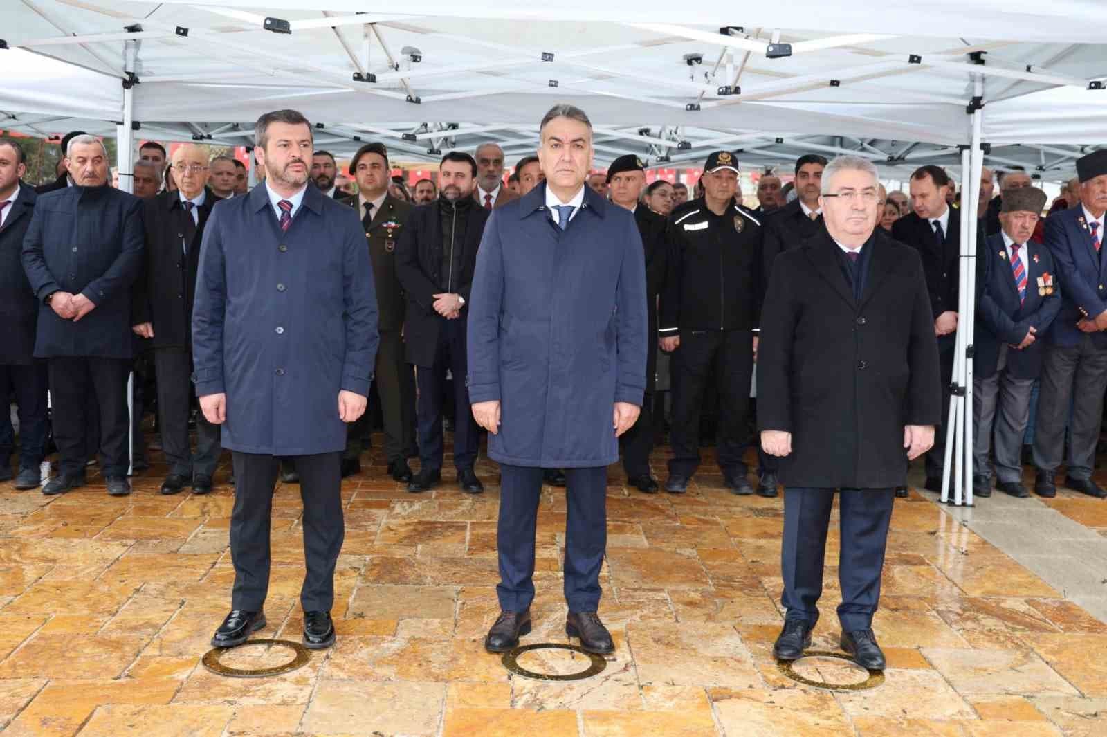 Karabük’te 89. yıl kutlamaları çelenk sunma töreniyle başladı