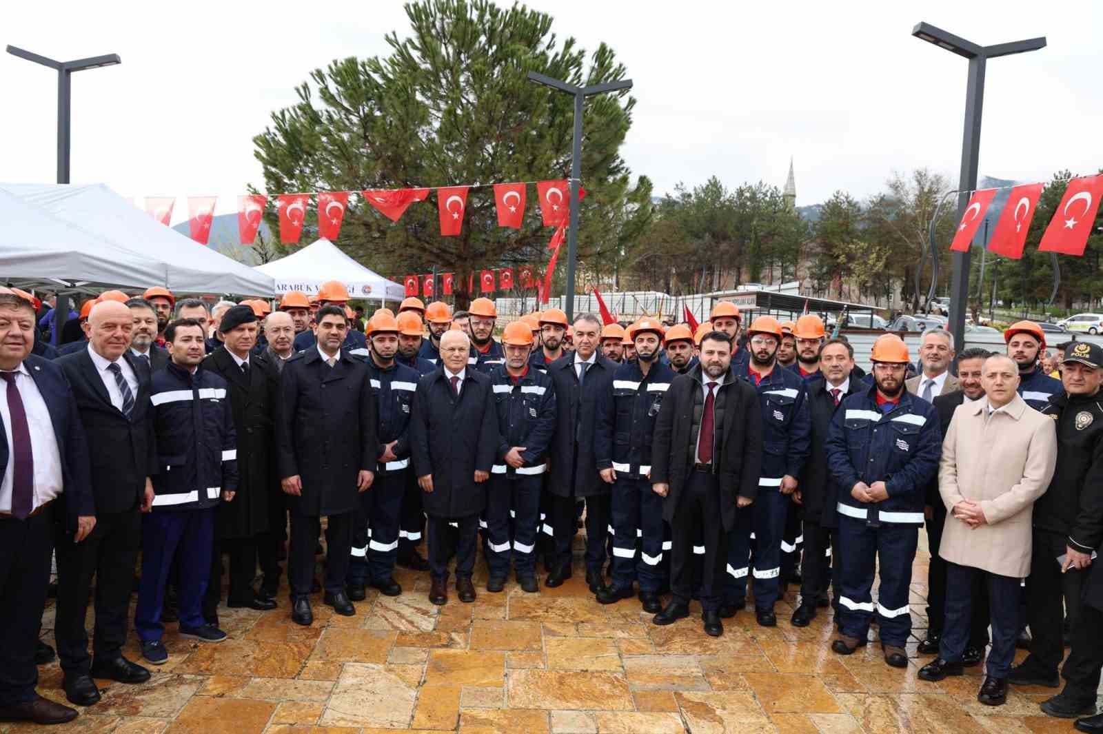 Karabük’te 89. yıl kutlamaları çelenk sunma töreniyle başladı